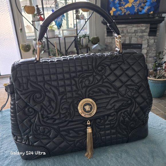 Versace - Picture 1 of 16